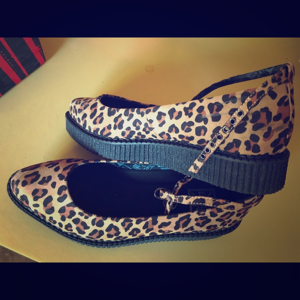 Tuk Leopard pointed creeper with ankle strap
